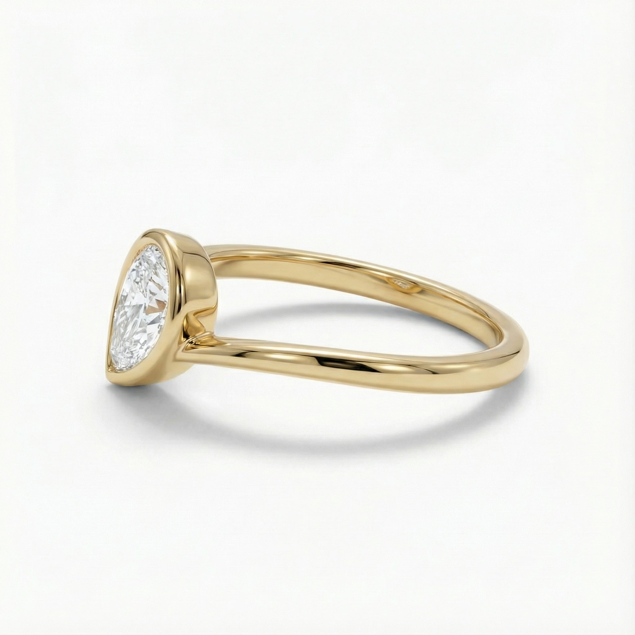 Golden Teardrop 18K Yellow Gold Lab-Grown Diamond Ring