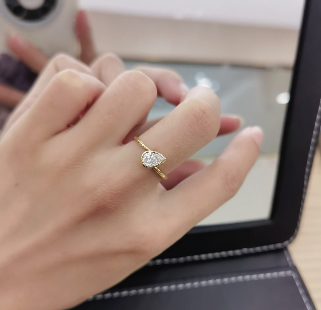 Golden Teardrop 18K Yellow Gold Lab-Grown Diamond Ring